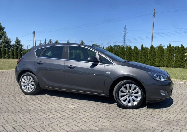 Opel Astra cena 26900 przebieg: 200000, rok produkcji 2011 z Kutno małe 781